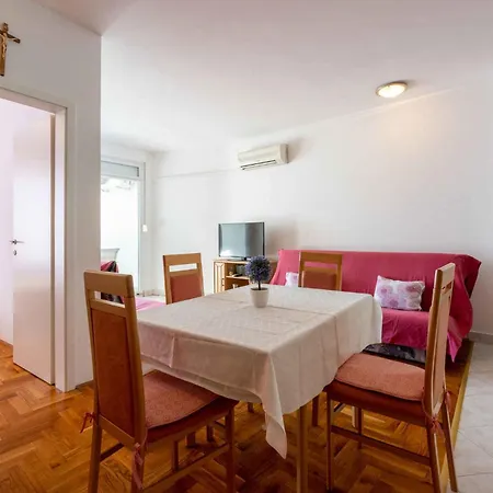Apartment In 45272 Novi Vinodolski