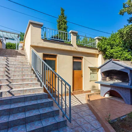 Apartment In 45272 Novi Vinodolski