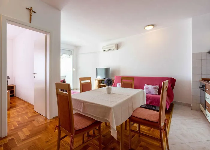 Apartment In 45272 Novi Vinodolski
