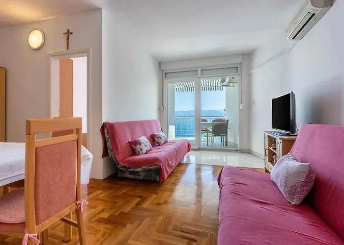 Apartment In 45272 Novi Vinodolski