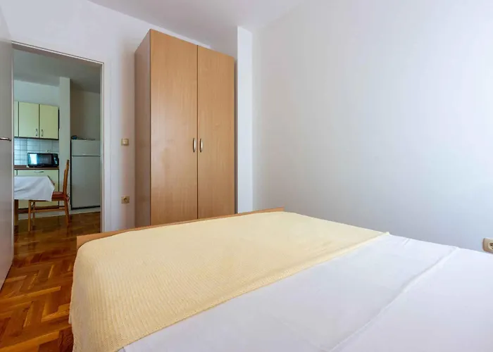 In 45272 * Novi Vinodolski