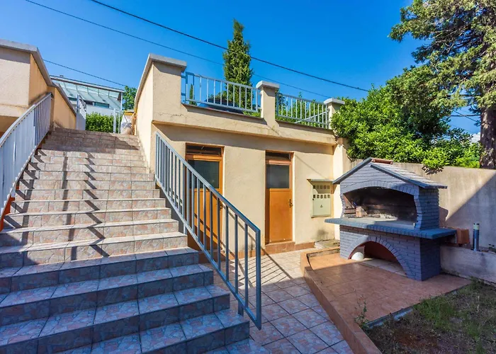 Apartment In 45272 Novi Vinodolski